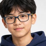 Gọng kính trẻ em Rayban Junior RYA1980 7530 - Xanh dương và vàng – người mẫu đeo kính