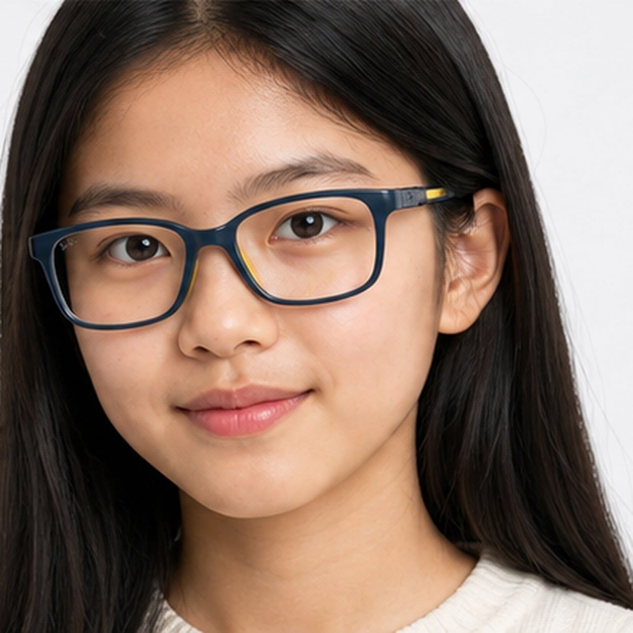 Gọng kính trẻ em Rayban Junior RYA1980 7530 - Xanh dương và vàng – người mẫu đeo kính