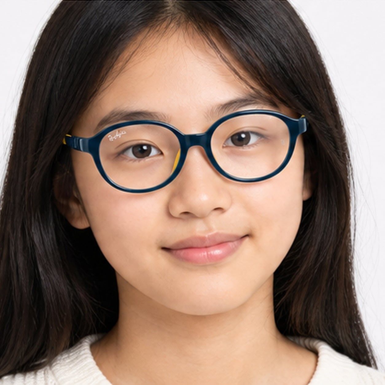 Gọng kính trẻ em Rayban Junior RYA1981 7530 - Xanh dương và vàng – người mẫu đeo kính
