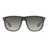 Kính mát Rayban Boyfriend RB4147 656811 góc ba phần tư trên nền trắng