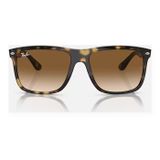 Kính mát Rayban Boyfriend Two RB4547F 710/51 góc ba phần tư trên nền trắng