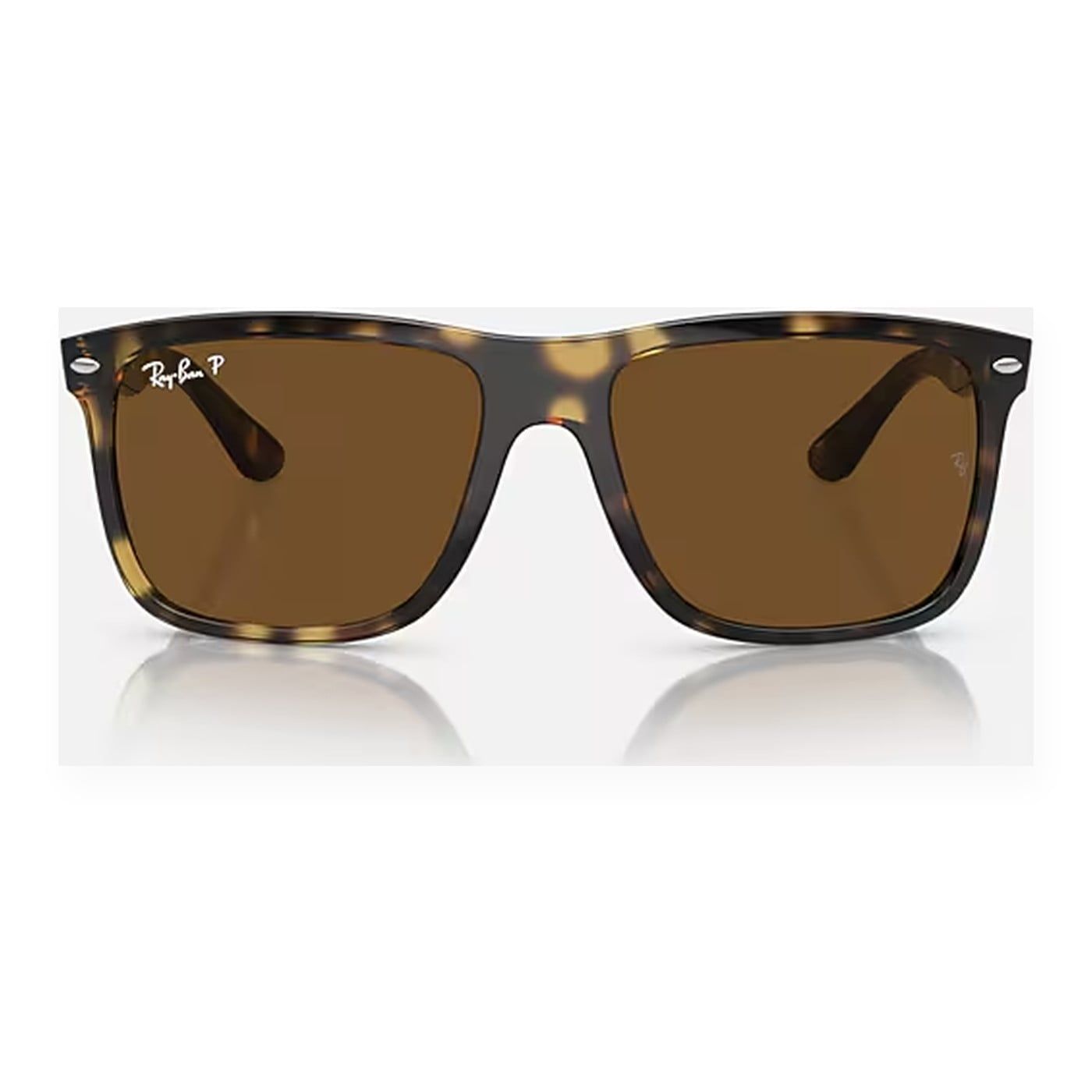 Kính mát Rayban Boyfriend Two RB4547F 710/57 góc ba phần tư trên nền trắng