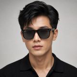 Kính mát Rayban Boyfriend RB4147 601/87 góc ba phần tư trên nền trắng