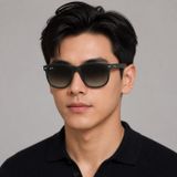 Kính mát Rayban Boyfriend RB4147 656811 góc ba phần tư trên nền trắng