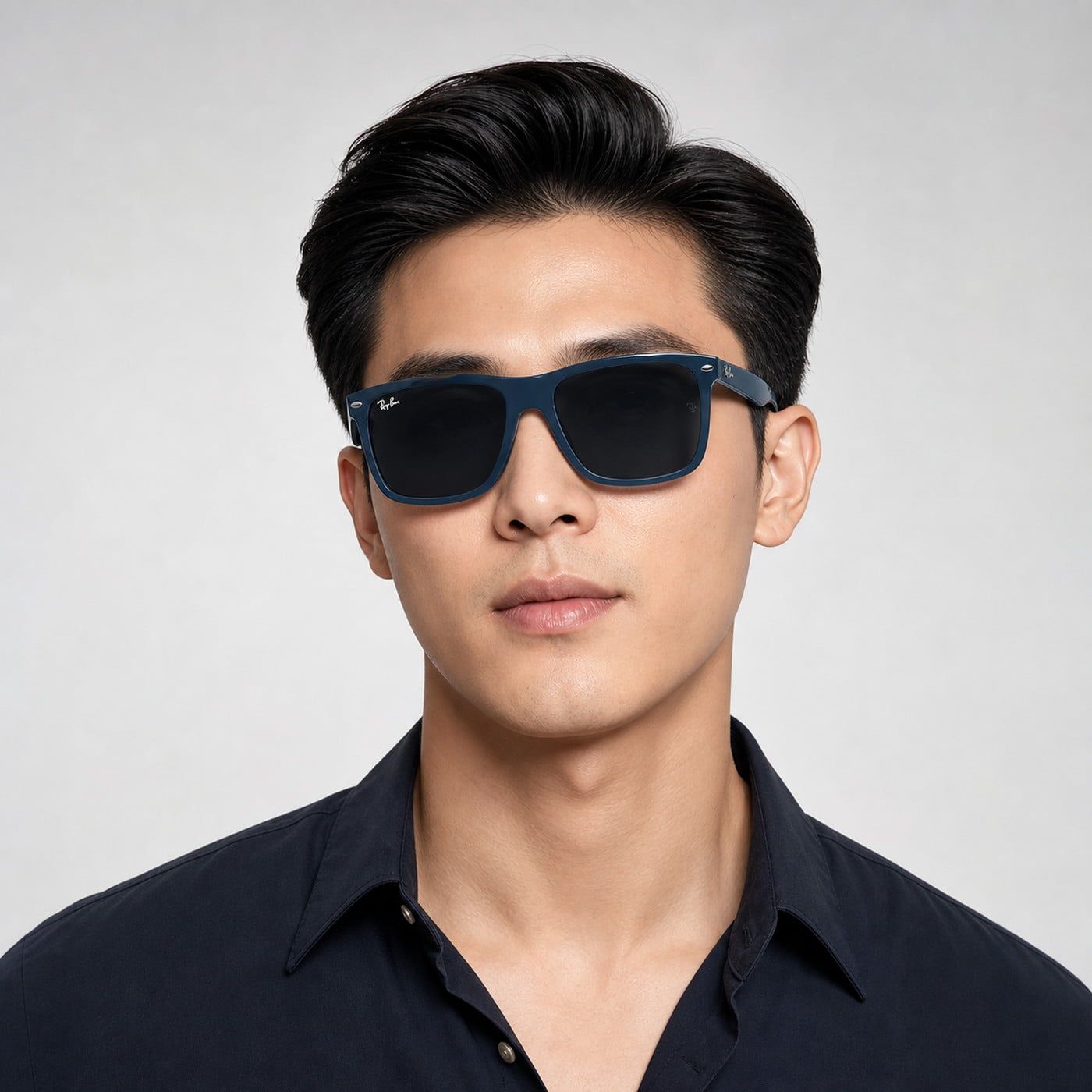 Kính mát Rayban Boyfriend Two RB4547F 6717R5 góc ba phần tư trên nền trắng