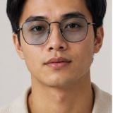 Kính mát Rayban Frank RB3857 002/GH trên nền trắng