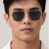 Kính mát Rayban Frank RB3857 9202/B1 trên nền trắng