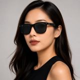 Kính mát Rayban Boyfriend RB4147 601/87 góc ba phần tư trên nền trắng
