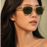 Kính mát Rayban Star Wars Grogu Mega Wayfarer Ii RB0832SF 146031 trên nền trắng