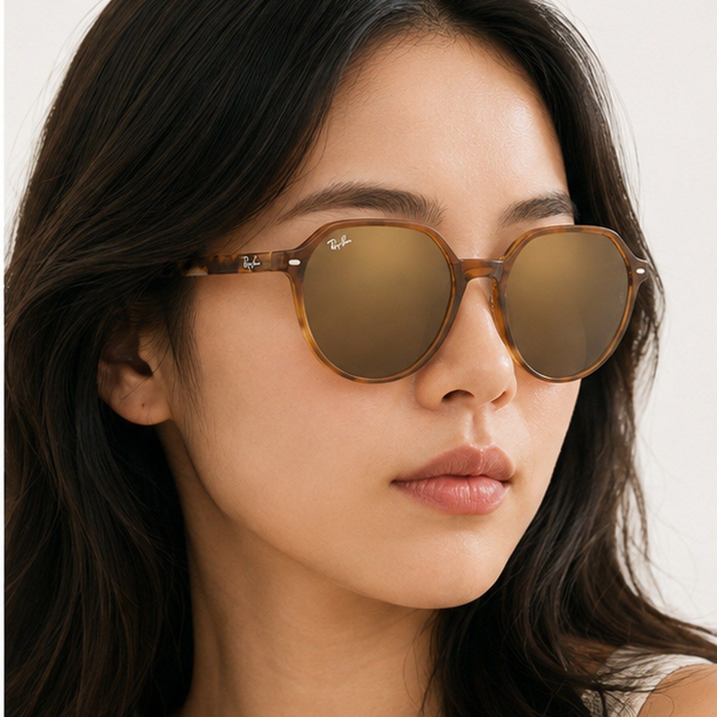 Kính mát Rayban Thalia RB2195F 663693 trên nền trắng
