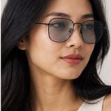 Kính mát Rayban Frank RB3857 002/GH trên nền trắng