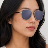Kính mát Rayban Frank Ii Titanium RB8258 3139/O4 trên nền trắng