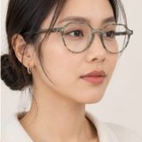 Gọng kính Rayban Thalia RX5395 8356 trên nền trắng