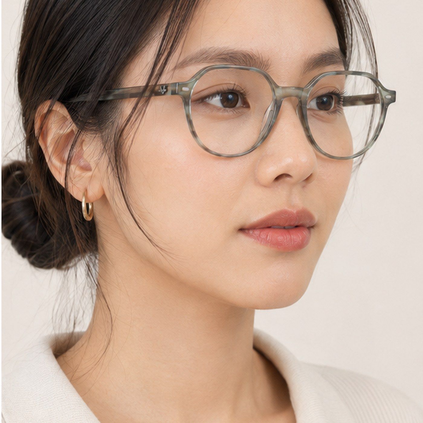 Gọng kính Rayban Thalia RX5395 8356 trên nền trắng