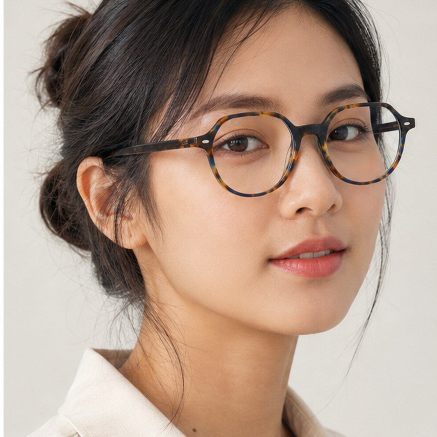 Gọng kính Rayban Thalia RX5395F 8174 trên nền trắng