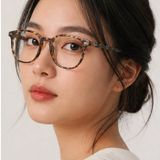 Gọng kính Rayban Elliot RX5397F 8173 trên nền trắng
