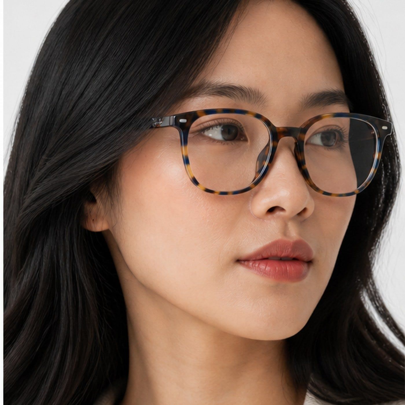 Gọng kính Rayban Elliot RX5397F 8174 trên nền trắng