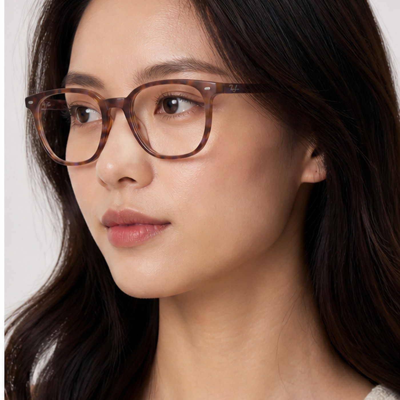 Gọng kính Rayban Elliot RX5397F 8175 trên nền trắng