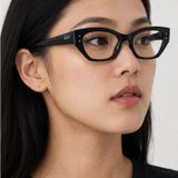 Gọng kính Rayban Zena RX7330F 8260 trên nền trắng