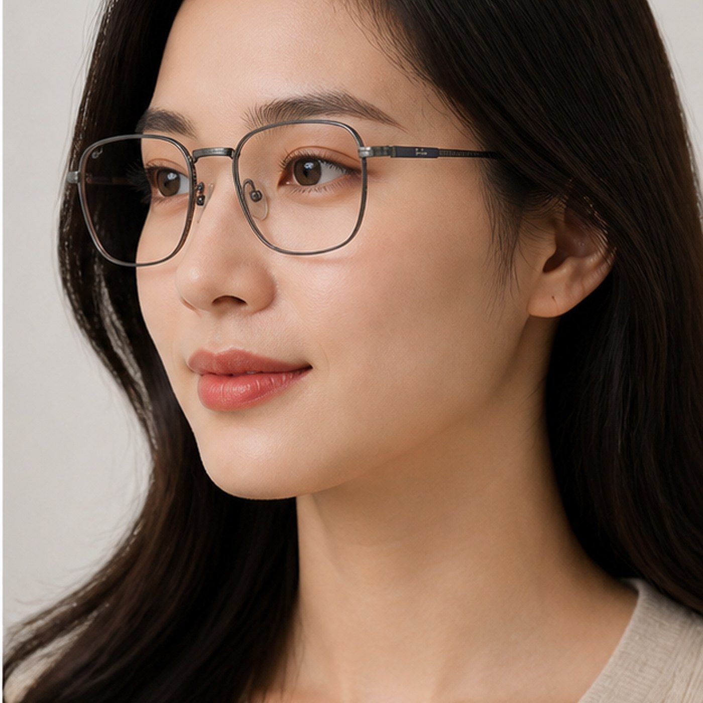 Gọng kính Rayban Frank Titanium RX8258V 1238 trên nền trắng