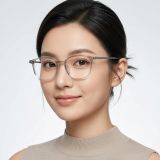 Gọng kính Parim 84049 S1W – người mẫu đeo kính