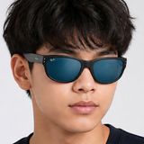 Kính mát trẻ em Rayban Junior RJ9189S 100S55 - Đen mờ – người mẫu đeo kính