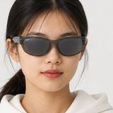 Kính mát trẻ em Rayban Junior RJ9189S 71956G - Xám trong suốt – người mẫu đeo kính