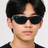 Kính mát trẻ em Rayban Junior RJ9189S 719687 - Xanh dương trong suốt – người mẫu đeo kính