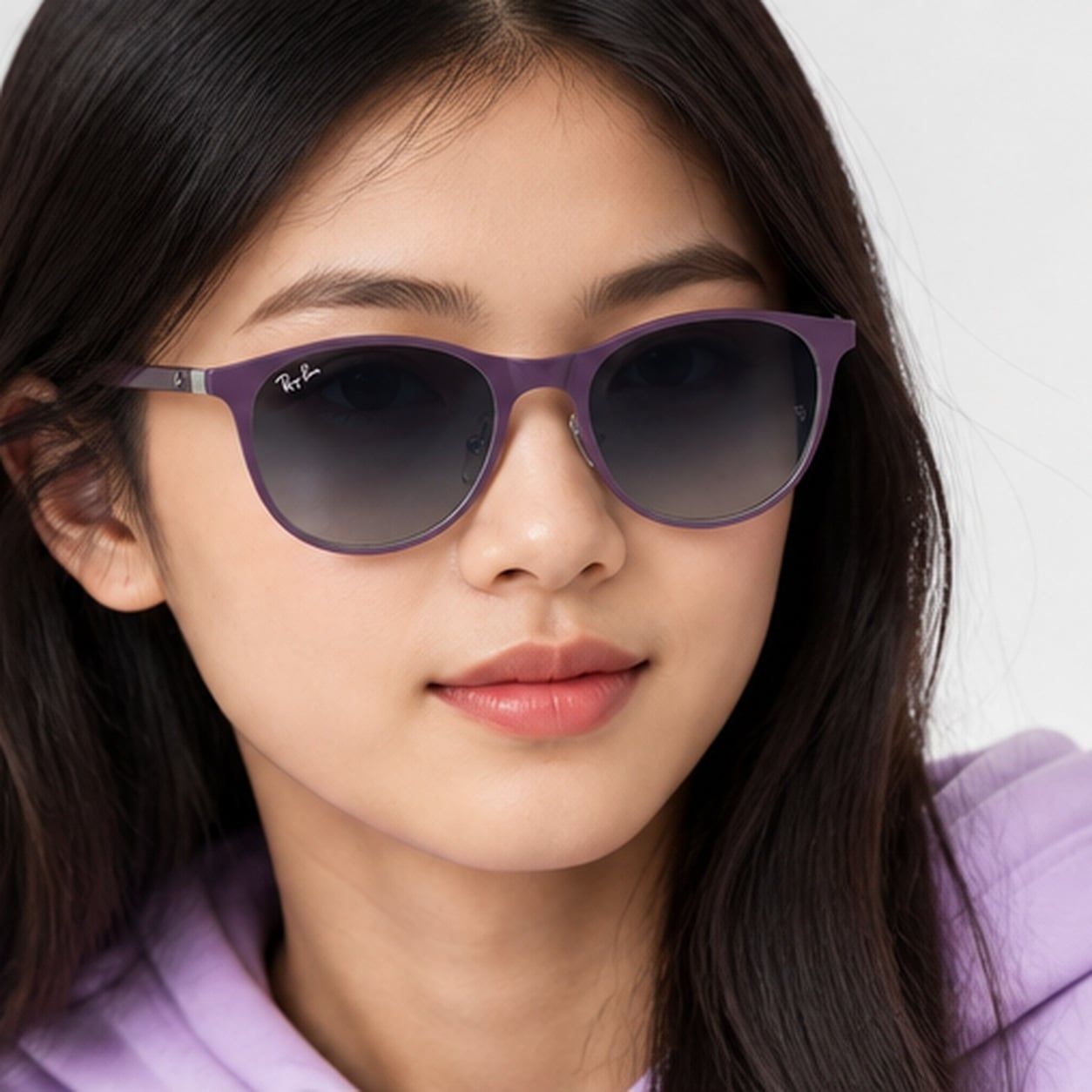 Kính mát trẻ em Rayban Junior RJ9552S 299/4L - Tím mờ phối bạc – người mẫu đeo kính