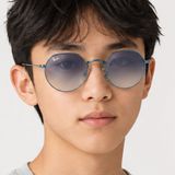 Kính mát trẻ em Rayban Junior RJ9565S 303/7B - Xanh dương nhạt – người mẫu đeo kính