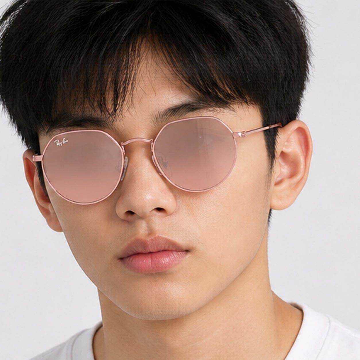 Kính mát trẻ em Rayban Junior RJ9565S 304/7E - Hồng nhạt – người mẫu đeo kính