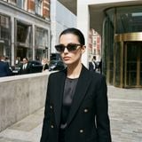 Kính mát BURBERRY BE4488 419987 – người mẫu đeo kính