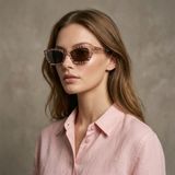 Kính mát BURBERRY BE4488 422173 – người mẫu đeo kính