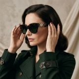 Kính mát BURBERRY BE4489U 300271 – người mẫu đeo kính