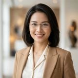 Gọng kính CHARMANT CH10978 BR – người mẫu đeo kính