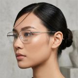 Gọng kính CHARMANT CH29140 DO – người mẫu đeo kính