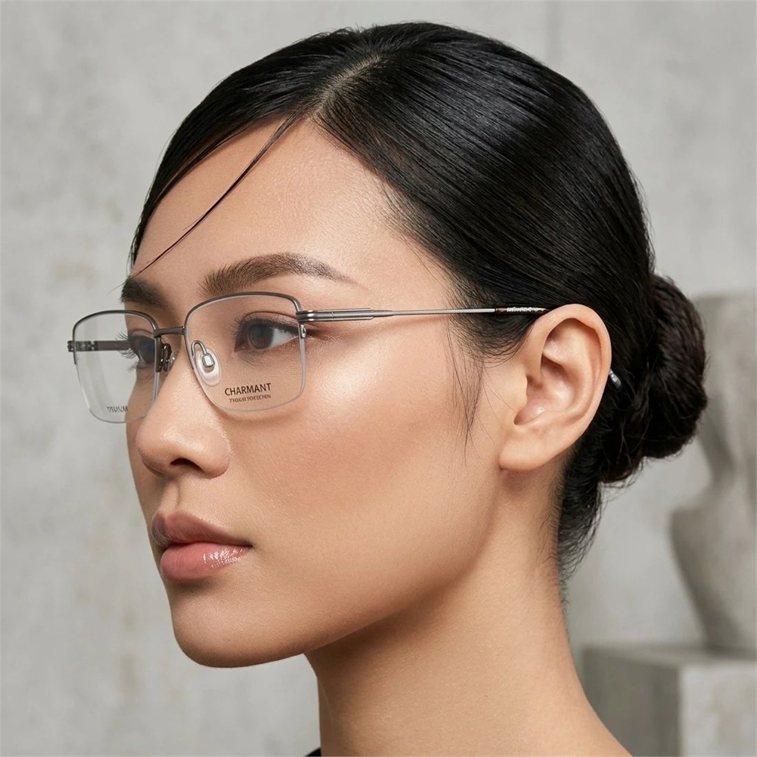 Gọng kính CHARMANT CH29140 DO – người mẫu đeo kính