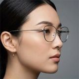 Gọng kính CHARMANT CH29226 GR – người mẫu đeo kính
