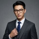 Gọng kính Esprit ET21061 513 – người mẫu đeo kính