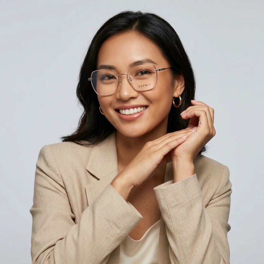 Gọng kính Esprit ET33521 515 – người mẫu đeo kính