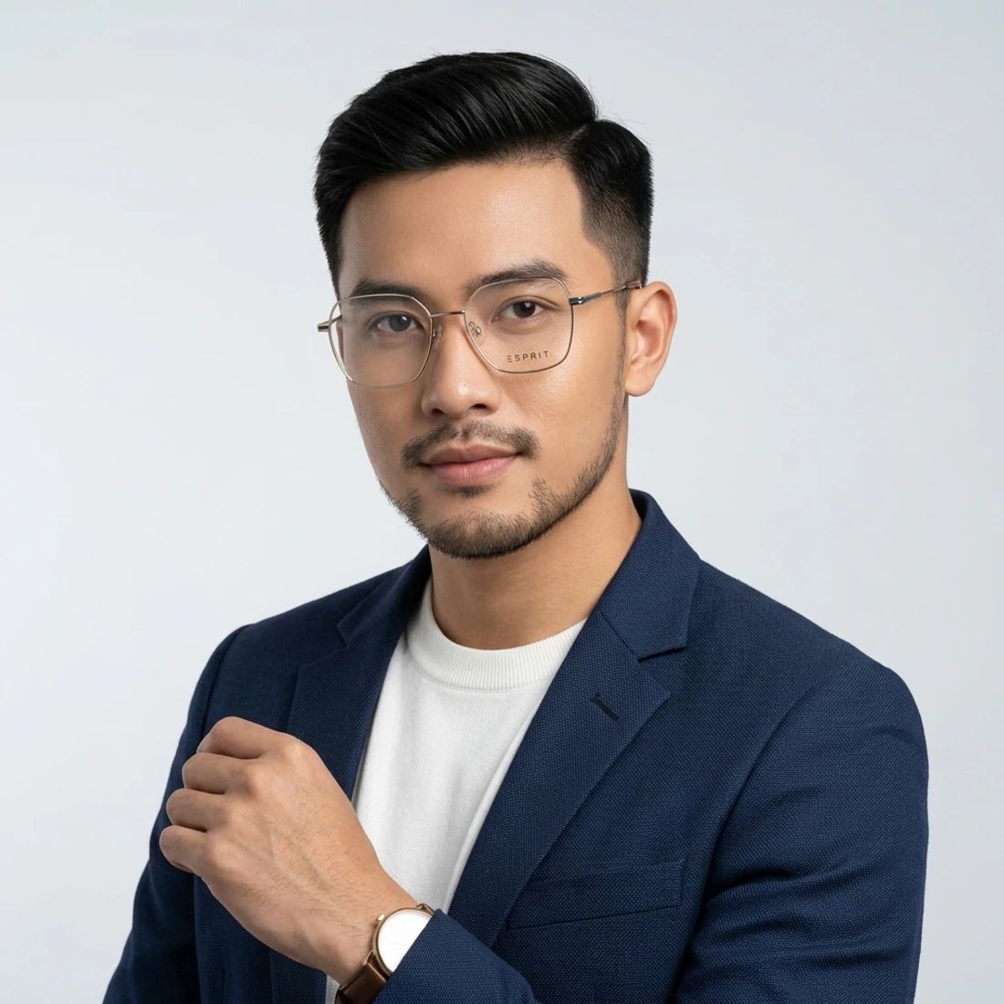 Gọng kính Esprit ET33521 584 – người mẫu đeo kính