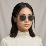 Kính mát Esprit ET40067 543 – người mẫu đeo kính