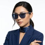 Kính mát Esprit ET40075 543 – người mẫu đeo kính