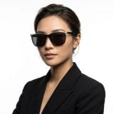 Kính mát Esprit ET40084 538 – người mẫu đeo kính