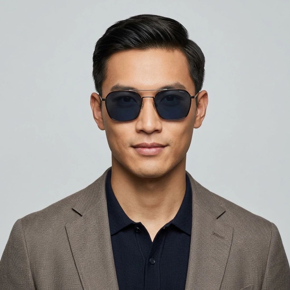 Kính mát Esprit ET40101 531 – người mẫu đeo kính