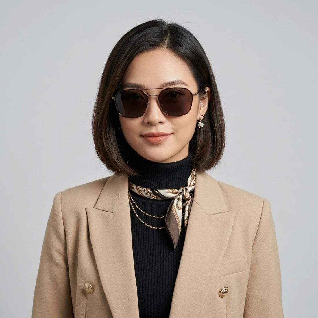 Kính mát Esprit ET40101 531 – người mẫu đeo kính
