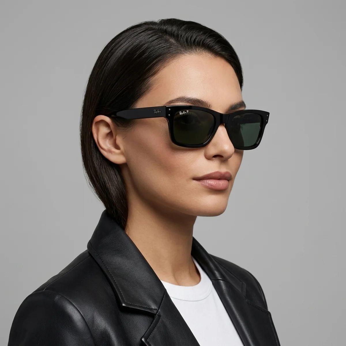 Kính mát Rayban Burbank RB2283 901/58 Polarized – người mẫu đeo kính