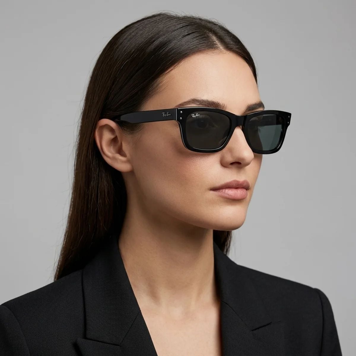 Kính mát Rayban Burbank RB2283 901/R5 – người mẫu đeo kính