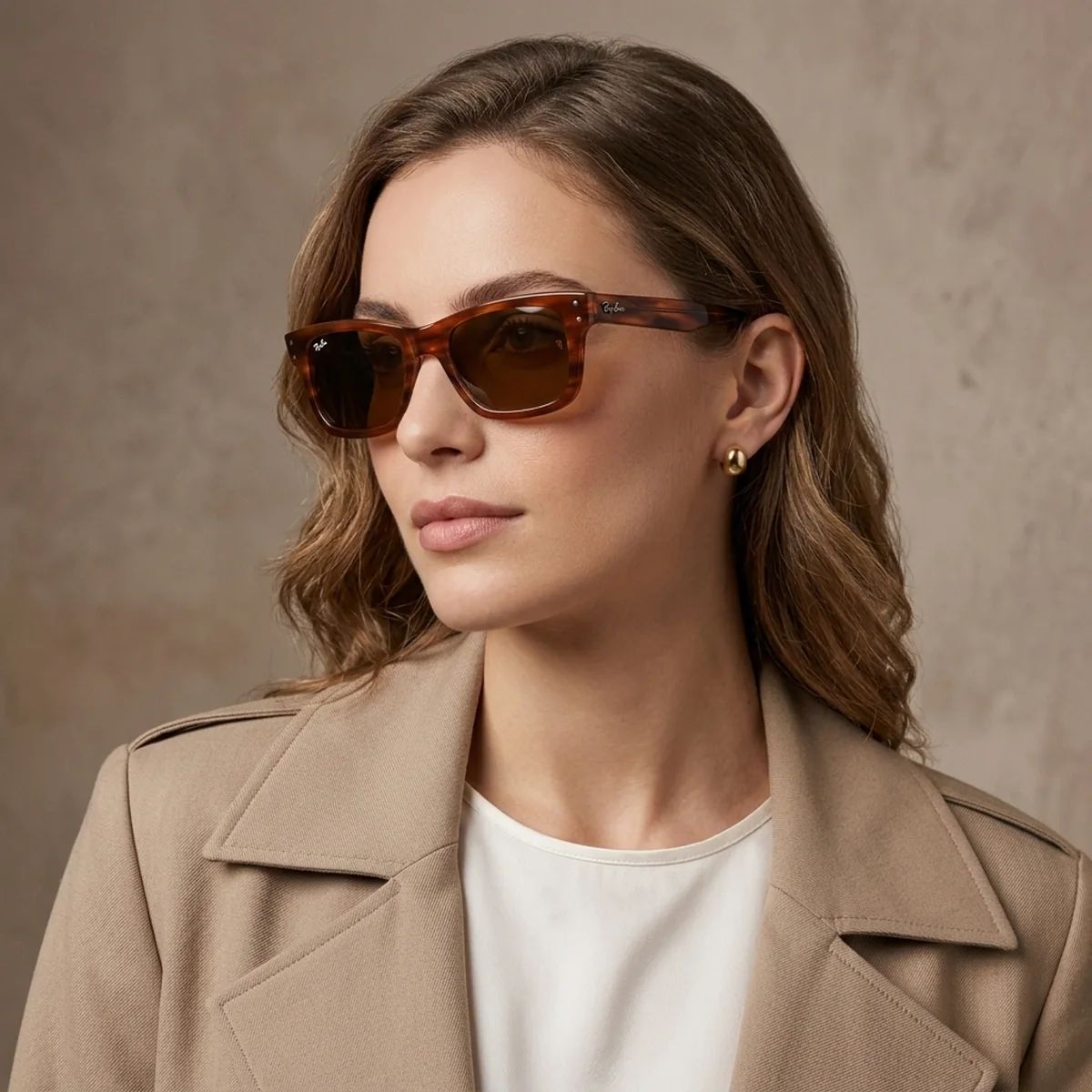 Kính mát Rayban Burbank RB2283 954/33 – người mẫu đeo kính