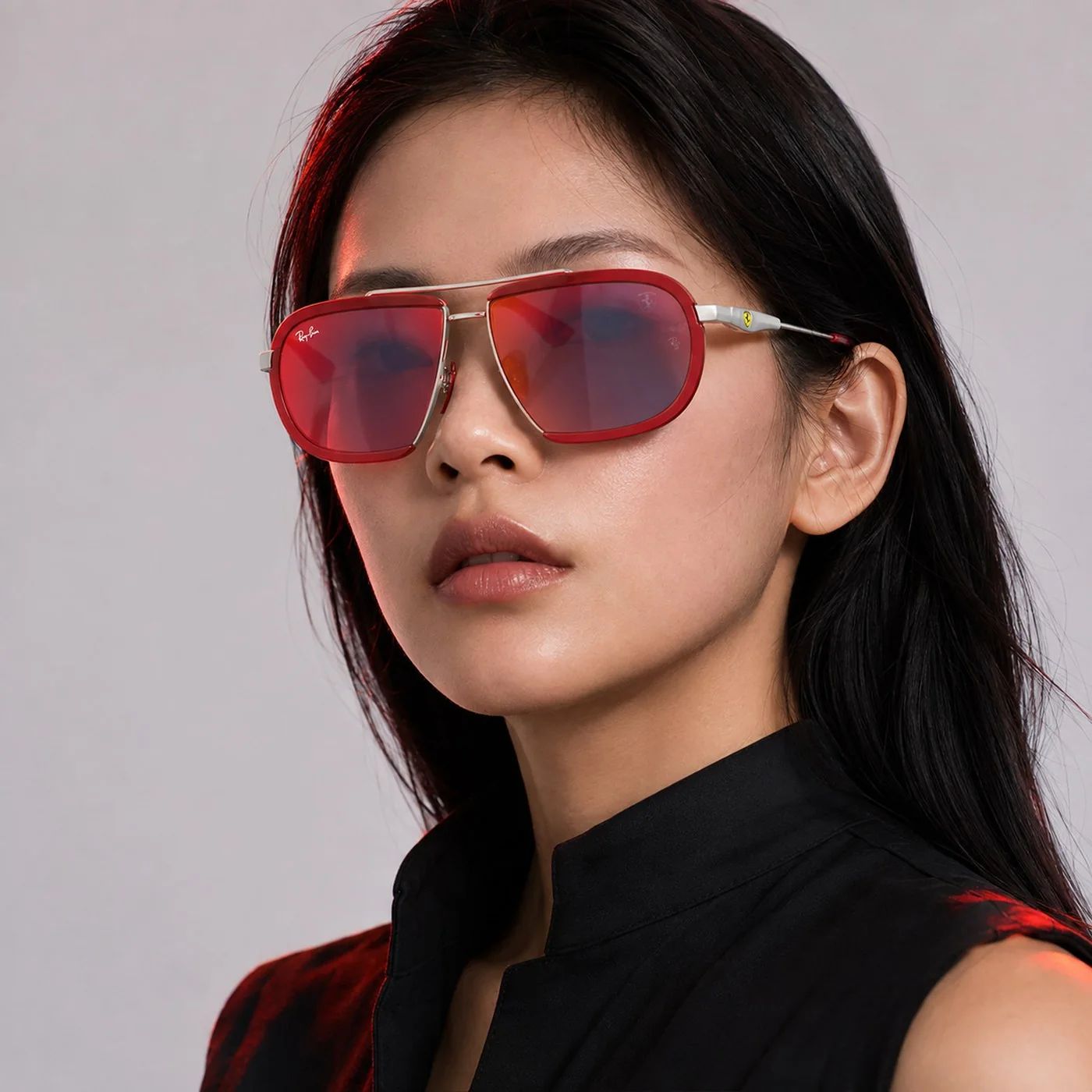 Kính mát Rayban × Scuderia Ferrari 499P Hypercar Limited Edition 2026 RB3790M F0316P - Bạc bóng, tròng xám đậm tráng gương xanh/đỏ